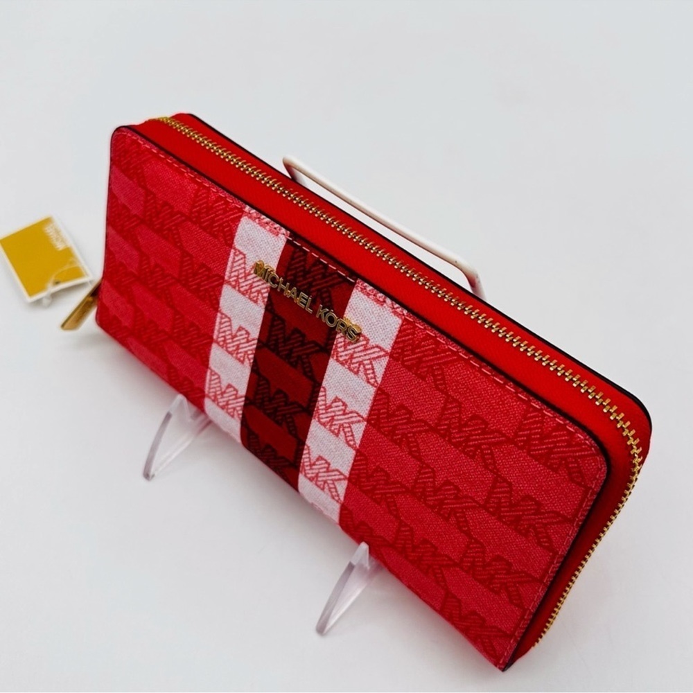 Michael Kors Large Continental Wallet
Wristlet Sangria - Picture 4 of 9